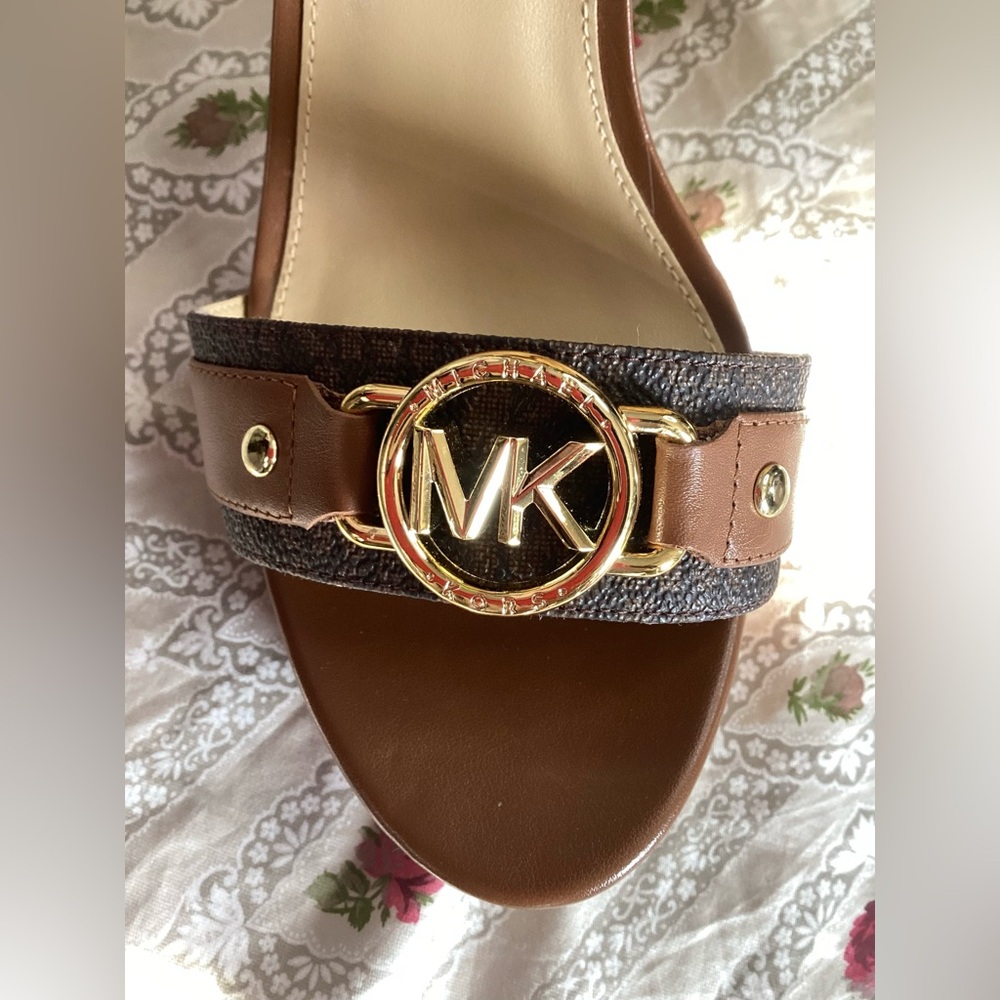 Michael Kors Tan and Black Rory Platform Leather Heels 9.5 *FIRM PRICE* - Picture 7 of 11